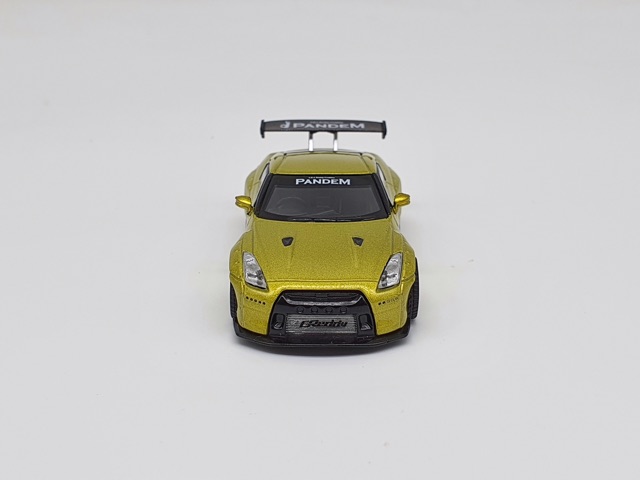 Xe Mô Hình Nissan Pandem GT-R Cosmopolitan 1:64 MiniGT ( Vàng )