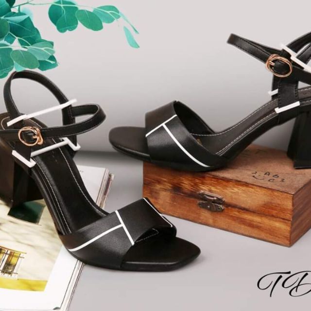 (Giá gốc 350k)Giày sandal cao gót 5cm da kẻ trắng vân ngang kèm ảnh thật