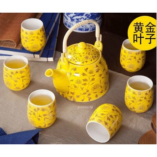 Bộ ấm trà gốm sứ với hoa văn độc đáo