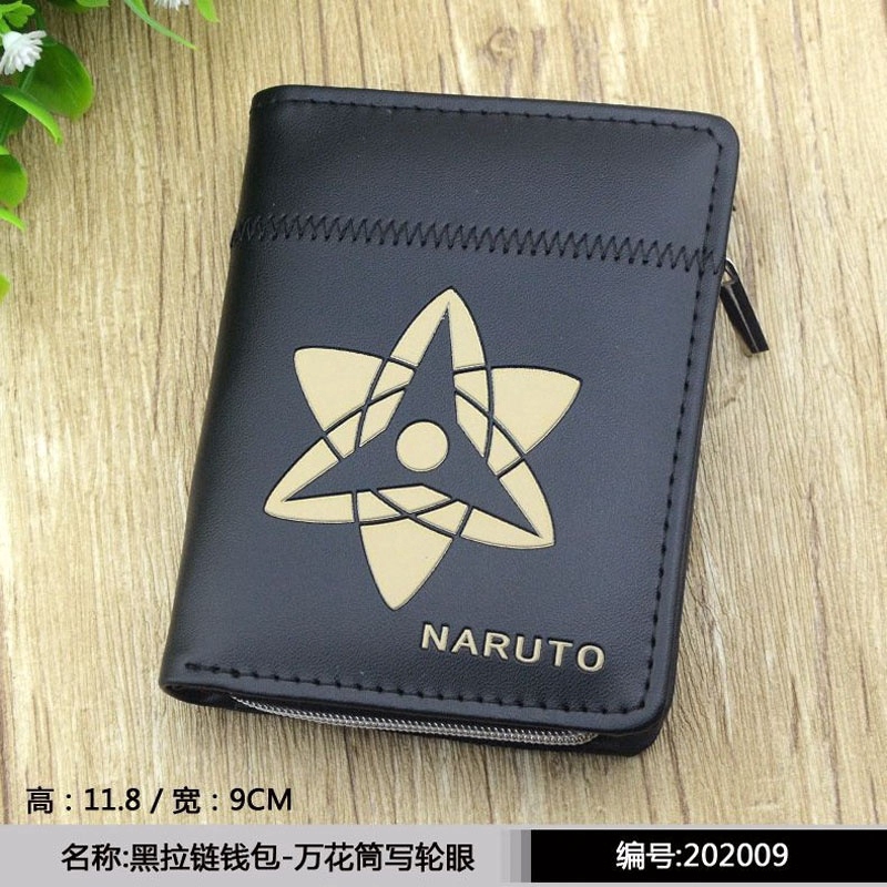 Ví ngắn in hình họa tiết của nhân vật Uchiha Sasuke trong anime Naruto