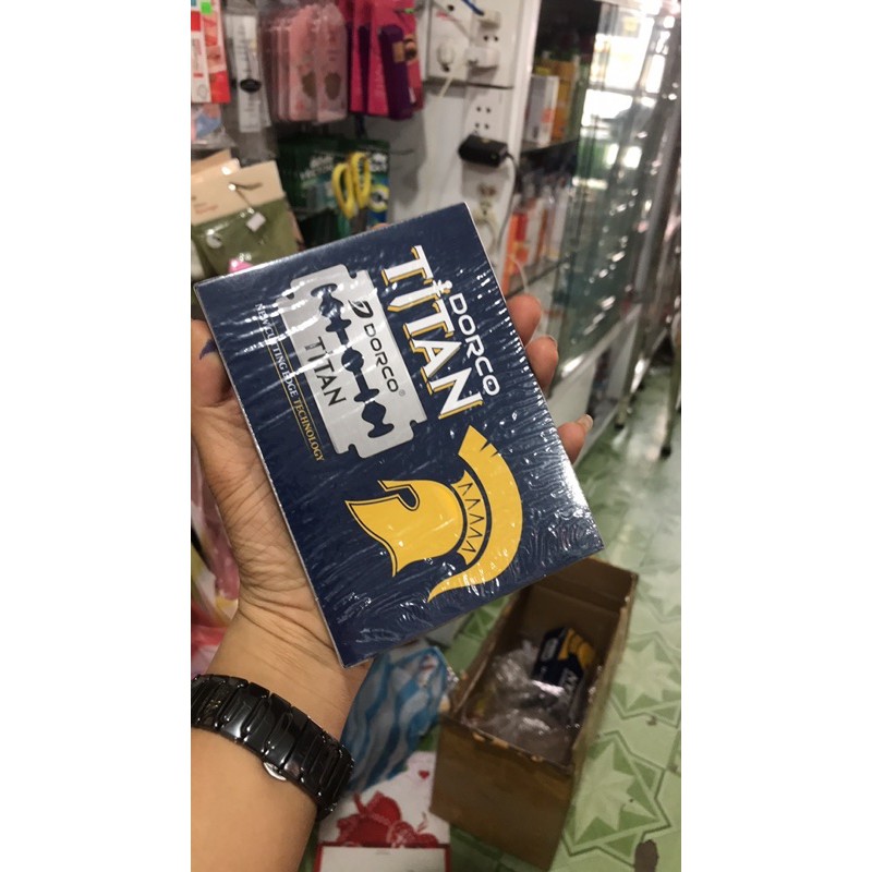 Dao lam Dorco Titan mẫu mới 2023 .Hàng công ty. Hộp 100 lưỡi lam.