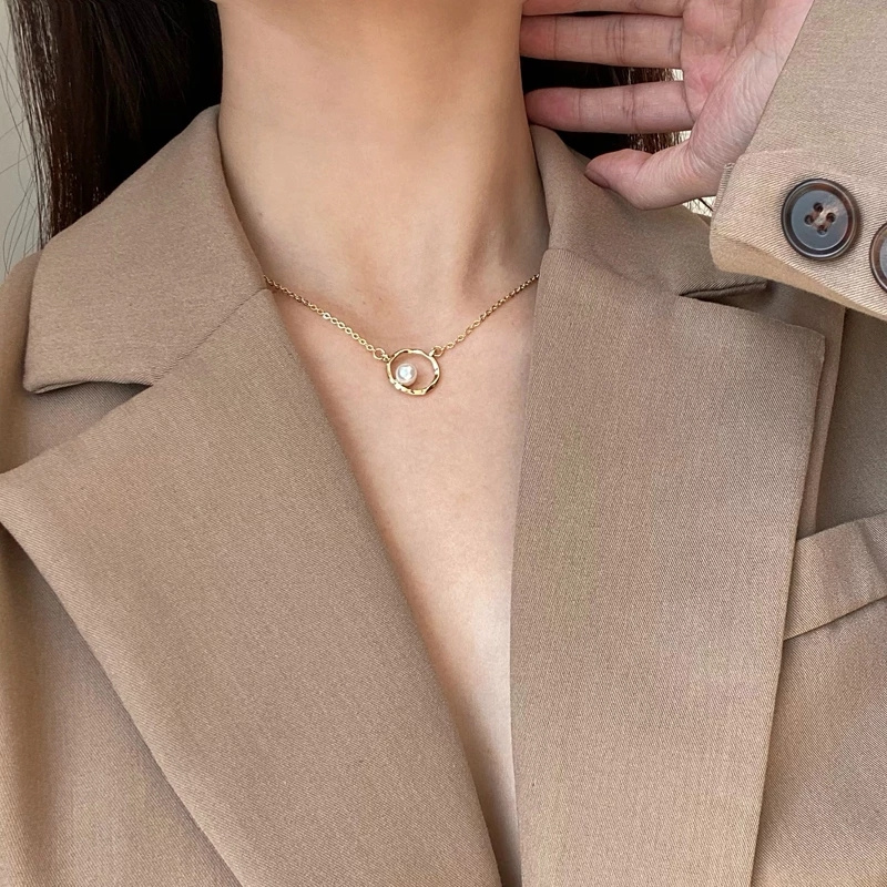 Dây chuyền kim loại mặt tròn đính ngọc trai nhân tạo đơn giản thời trang cho nữ