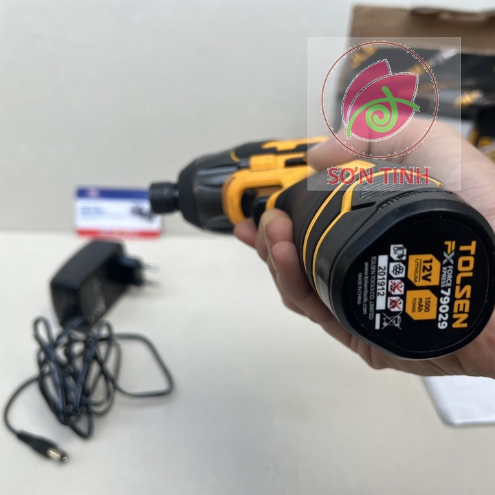 Máy bắt vặn vít Tolsen 79025 đi kèm pin và adapter