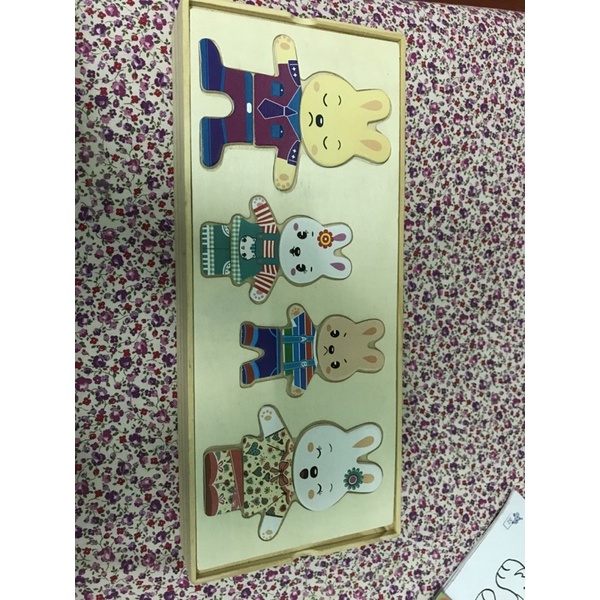 Bộ đồ chơi thay đồ cho gia đình thỏ thanh lý