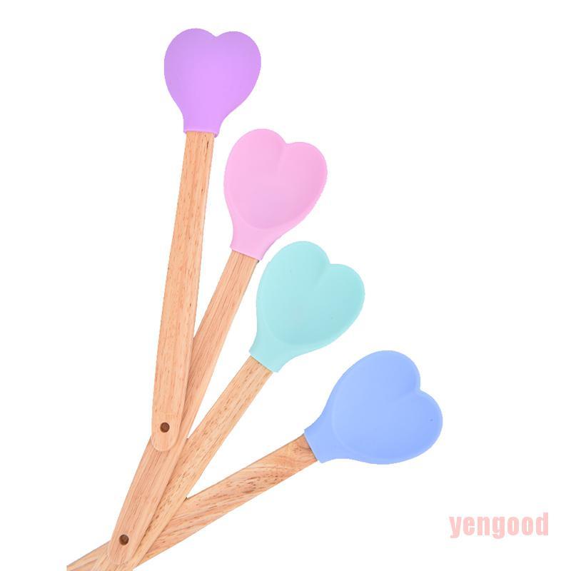 Muỗng Silicone Hình Trái Tim Xinh Xắn