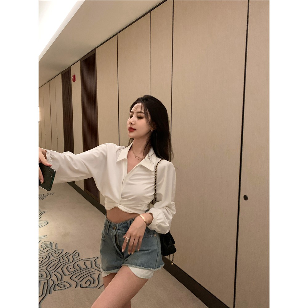 Áo sơ mi trắng tay dài croptop hở bụng cổ V rốn cột dây sau lưng cổ polo ulzzang