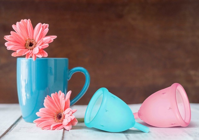 Cốc nguyệt san Ladycup + tặng cốc tiệt trùng + 10 viên khử trùng Milton