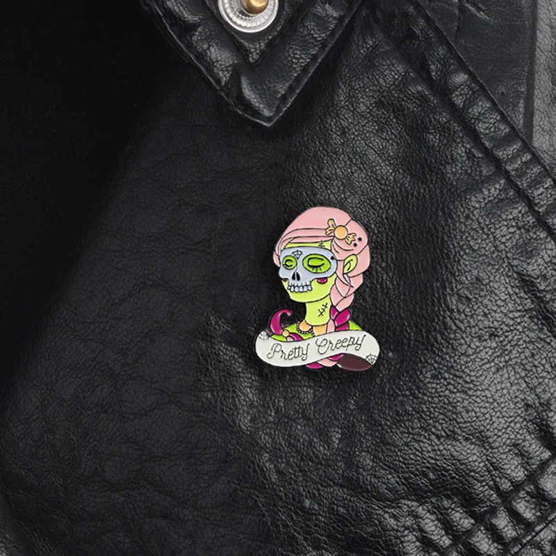 Horror Green Face Witch Wearing Skull Brooches Pins For Women Gothic Punk Skeleton Skull Badges Halloween Dress Up