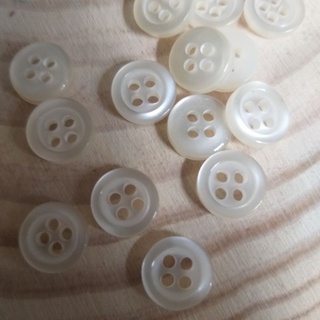 Nút nhựa 4 lỗ , size 8 MM( 30 nút/5k)