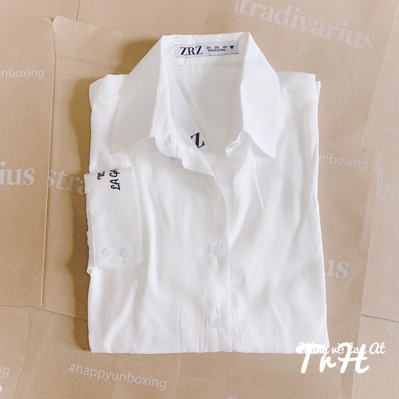 Sơmi trắng tay chữ thêu