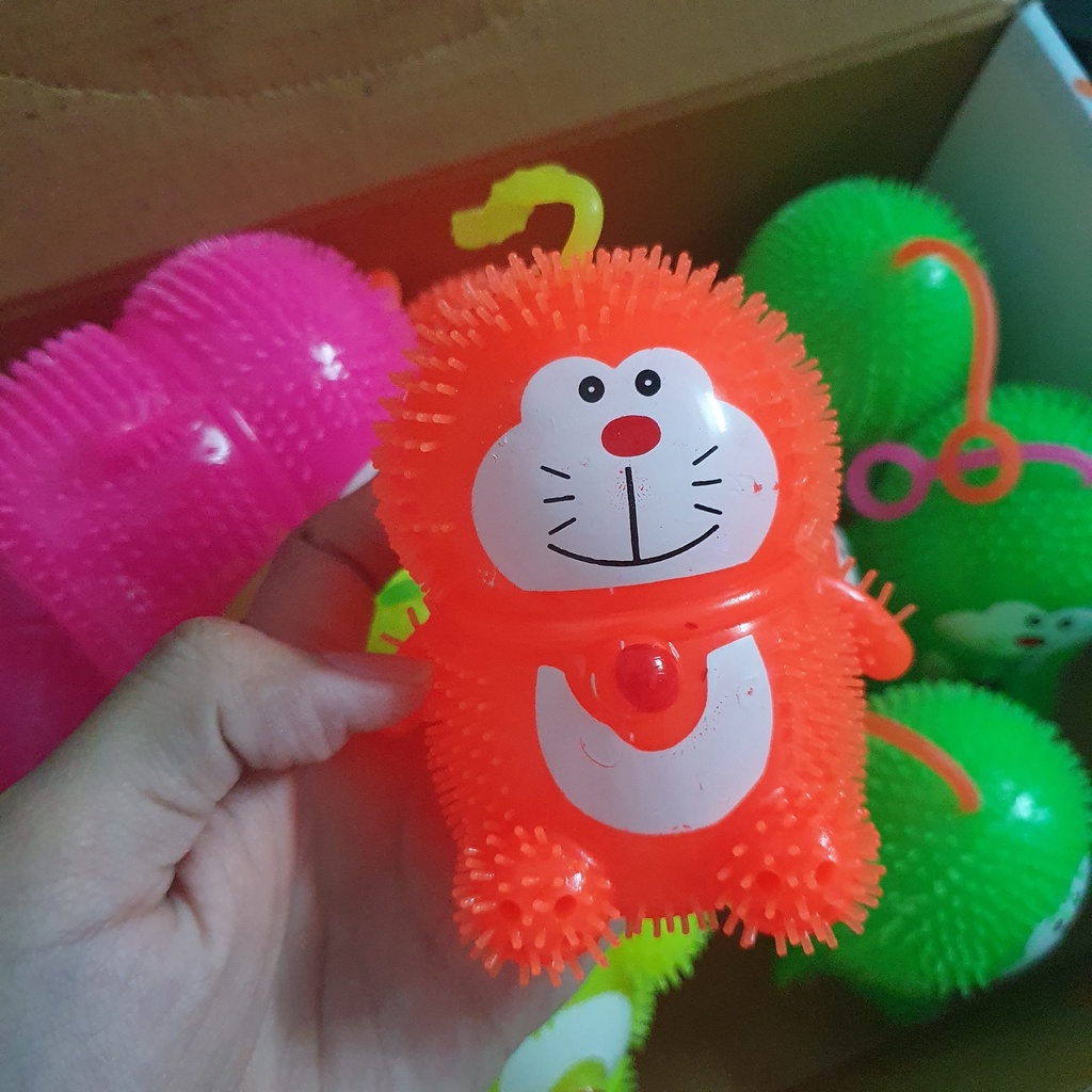 Đồ chơi Quả bóng cao su hình con chuột Doremon có đèn Led phát sáng