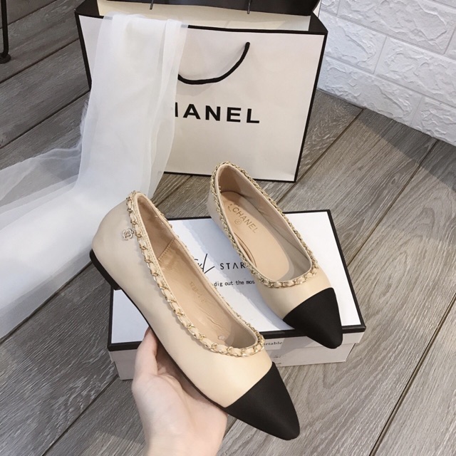 Giày bệt viền xích