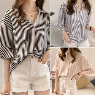 Áo kiểu tay loe hoạ tiết kẻ sọc thiết kế cổ chữ V thanh lịch