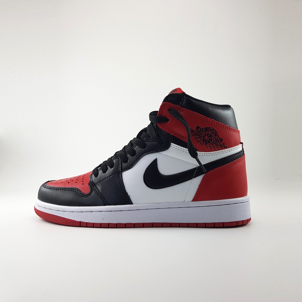 Giày sneaker cổ cao Air Jordan 1 mid retro black red | BigBuy360 - bigbuy360.vn