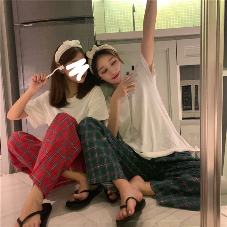 Bộ đồ ngủ tay ngắn dáng rộng quần họa tiết sọc caro phong cách Hàn Quốc thời trang mùa hè năng động cho cặp đôi | BigBuy360 - bigbuy360.vn