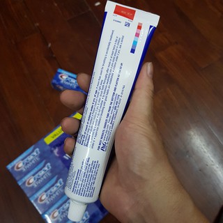 Kem Đánh Trắng Răng 3D Crest White USA Tím