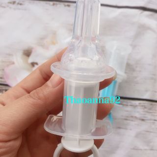 Xi lanh bón sữa bón thuốc cho bé