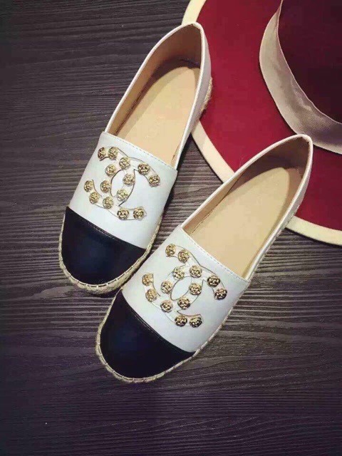 Giày slipon đính hoa