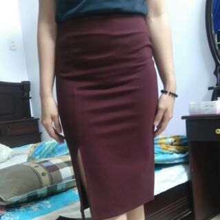 Chân váy bút chì xẻ tà