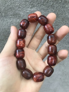 Vòng tay 14li sưa Lào