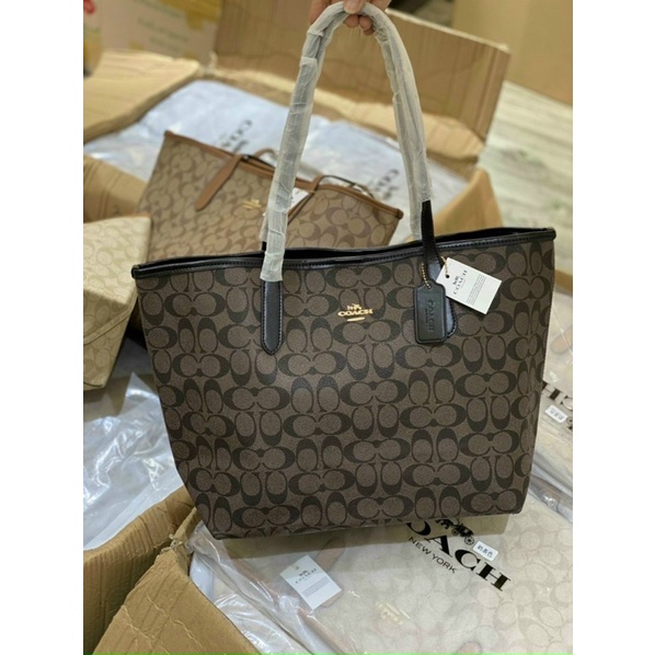 Túi Coach Tote dành cho mẹ bỉm