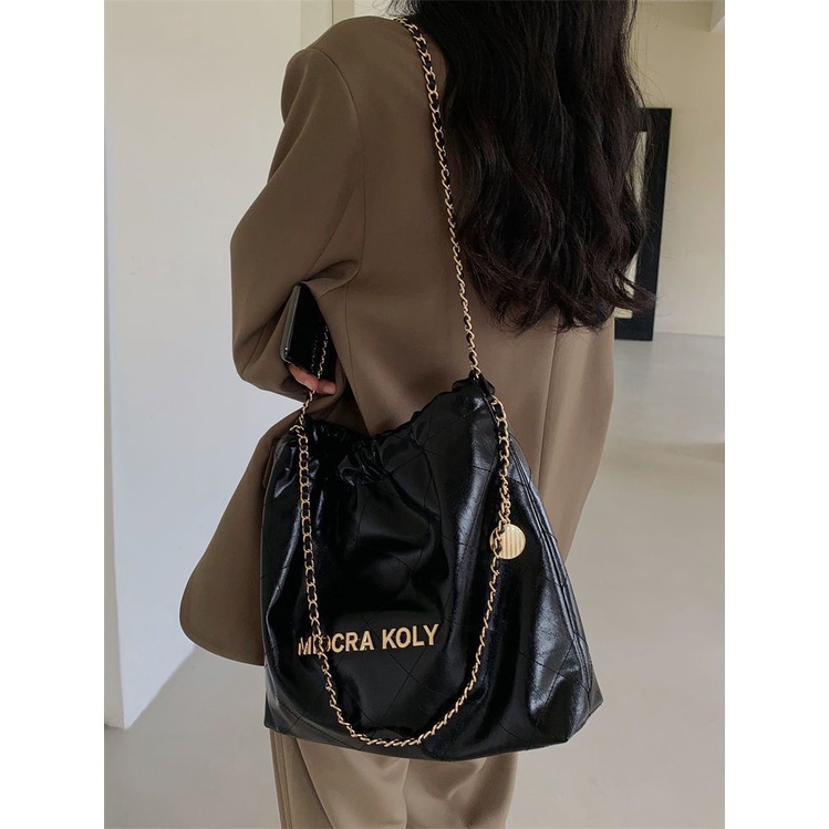 Hàng Mới Về Túi Xách Tote Cỡ Lớn Bằng Da PU Phối Dây Xích Thời Trang Mới 2023 Dành Cho Bạn Nữ