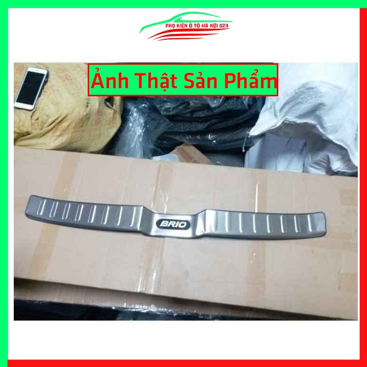 Ốp chống trầy cốp Honda Brio inox sáng bóng