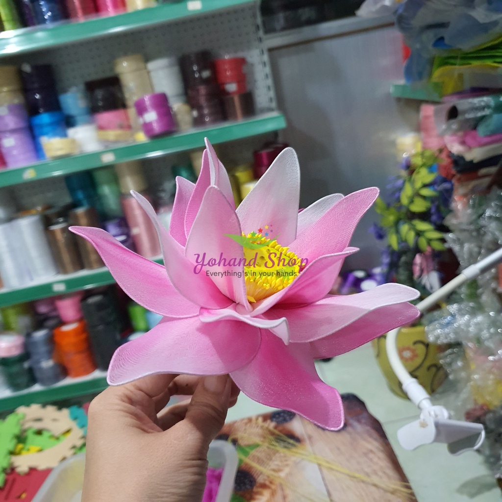 Hoa sen bằng vải voan