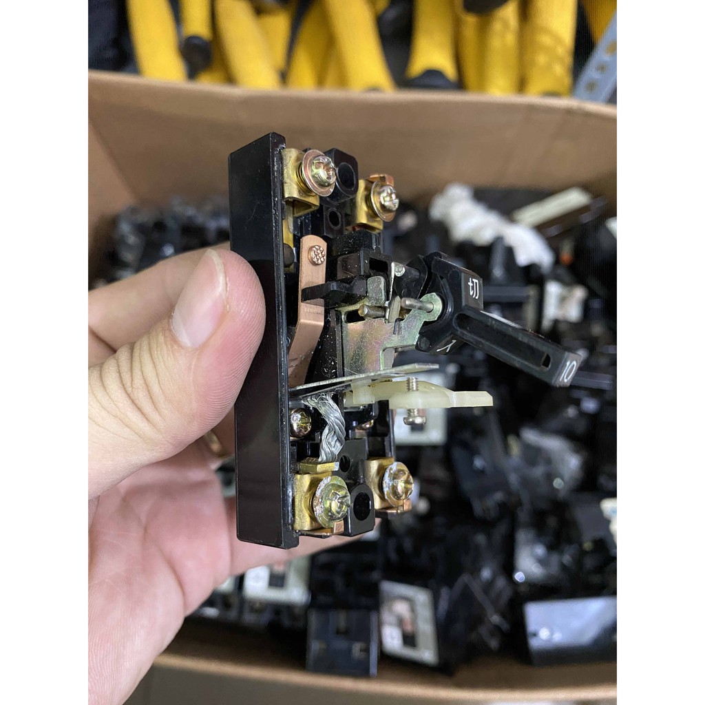 Aptomat cóc 20A nhật bản