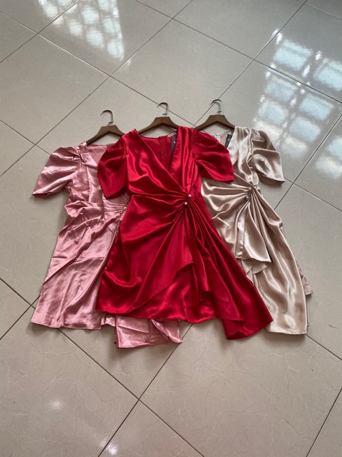 Đầm dự tiệc phi cổ V cài trâm | BigBuy360 - bigbuy360.vn