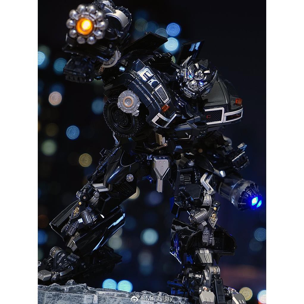 Mô hình robot transformer Ironhide BMB LS09 - AW01(chuyển đổi thành xe bán tải)