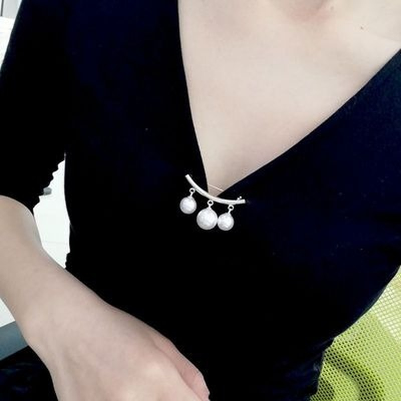 Retro Gold Silver Color One-line Geometry Artificial Pearl Brooch/ Female Elegant Lapel Alloy Pin Jewelry Accessories