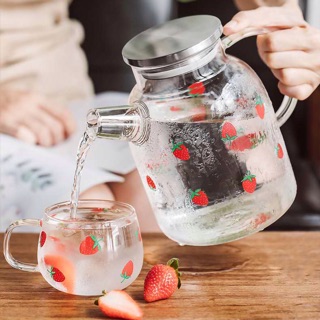 Bộ ấm trà dâu tây 1,6l kèm 02 cốc dâu tây 300ml