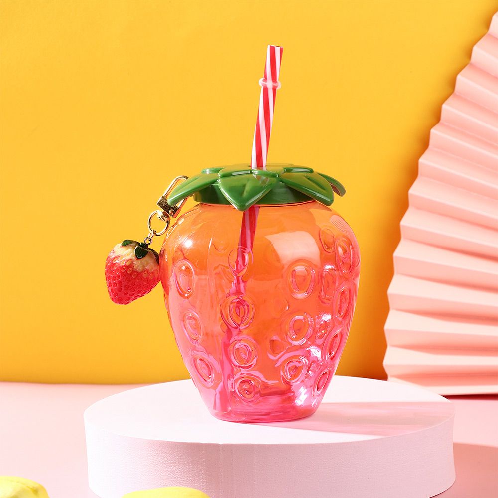 Bình đựng nước 500ml bằng nhựa có ống hút kiểu dáng dâu tây hoạt hình dễ thương tiện dụng