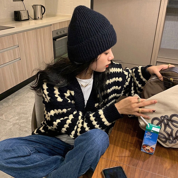 Áo khoác len cardigan họa tiết sọc trắng đen phong cách Hàn Quốc thời trang cho nữ