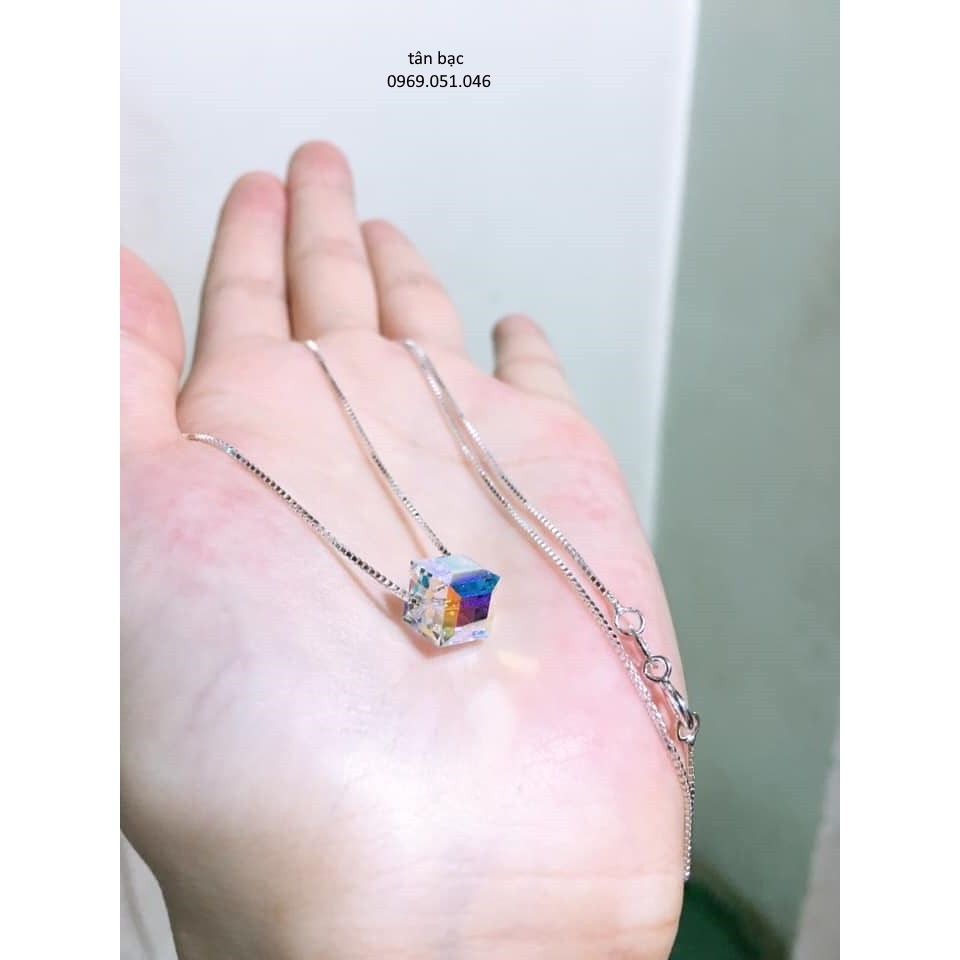 Dây chuyền bạc , hạt pha lê  thay đổi màu sắc khi gặp ánh sáng , kiệt tác từ thiên nhiên ạ