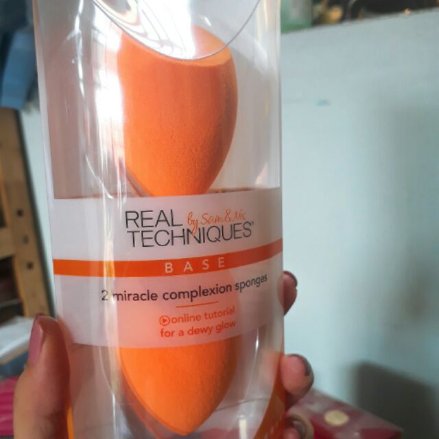 Mút trang điểm Reals Techniques