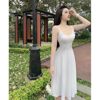 Đầm hai dây dáng xoè hở lưng sexy