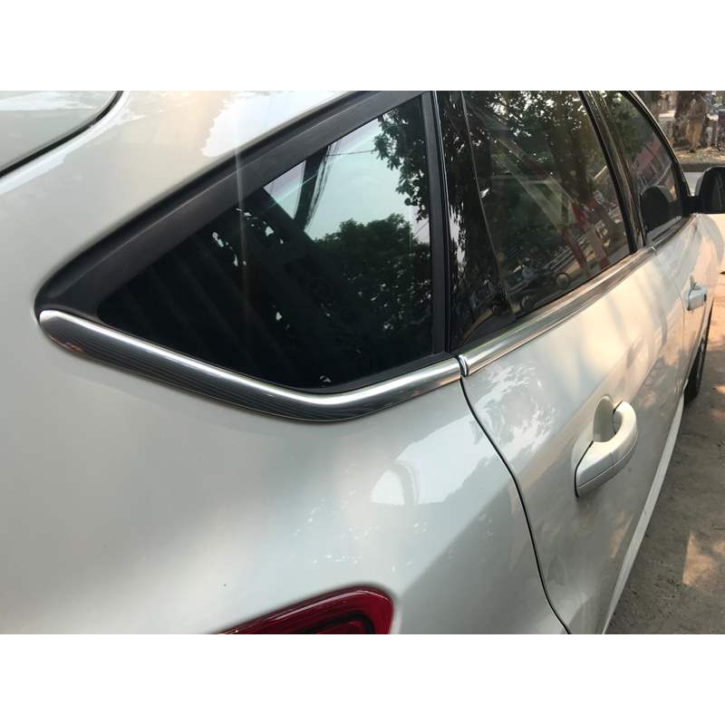 Nẹp chân kính theo xe Focus hatback 2012-2019