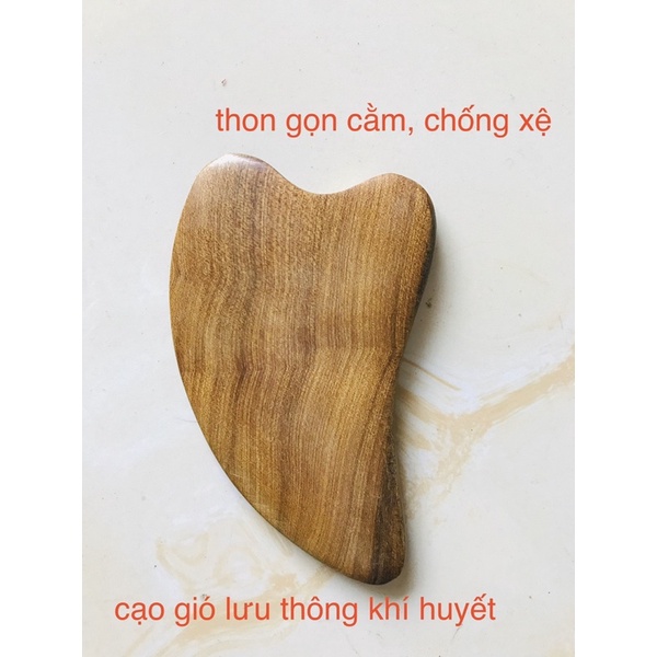 Dụng cụ cạo gió lưng, mát xa mặt hình trái Tim bằng gỗ thơm bách - xanh