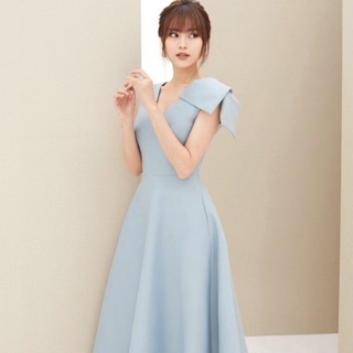Đầm dự tiệc dáng xoè vạt bèo tay