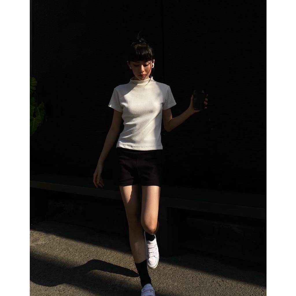 Áo thun nữ, form ôm body, cổ cao có nút gài sau cổ, là min - "BẠCH VÂN" SHORT SLEEVE TOP
