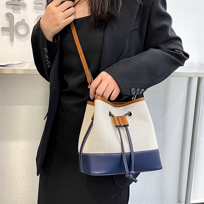 Túi đeo vai canvas kết cấu dạng xô màu sắc tương phản phong cách phương tây 2021 mới thời trang mùa thu nhỏ gọn cho nữ
