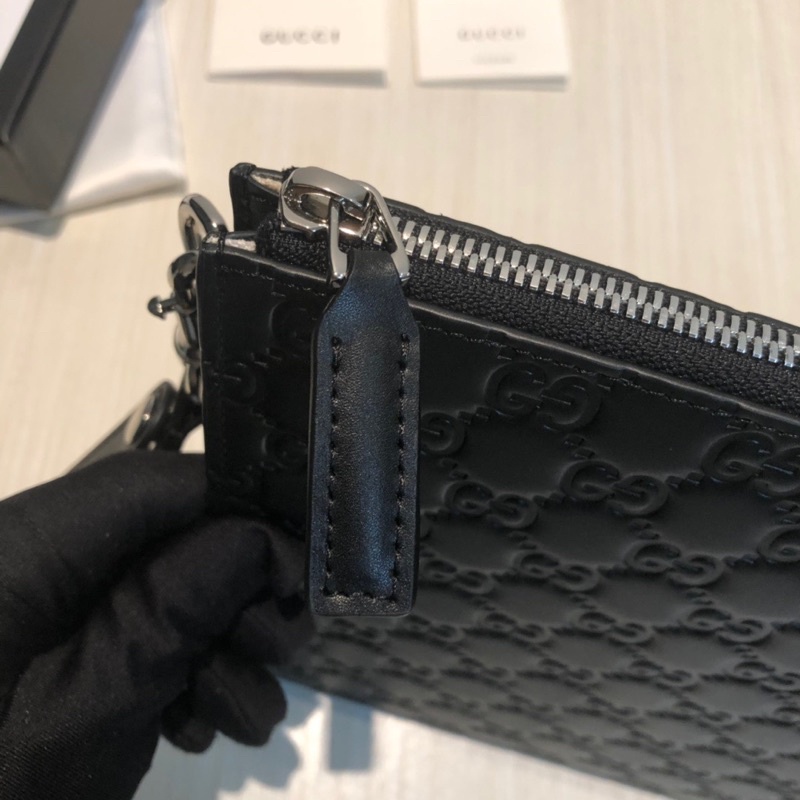 Cluth cầm tay cho nam Gucci GC da thật cao cấp bản dẹt dập chìm logo thương hiệu