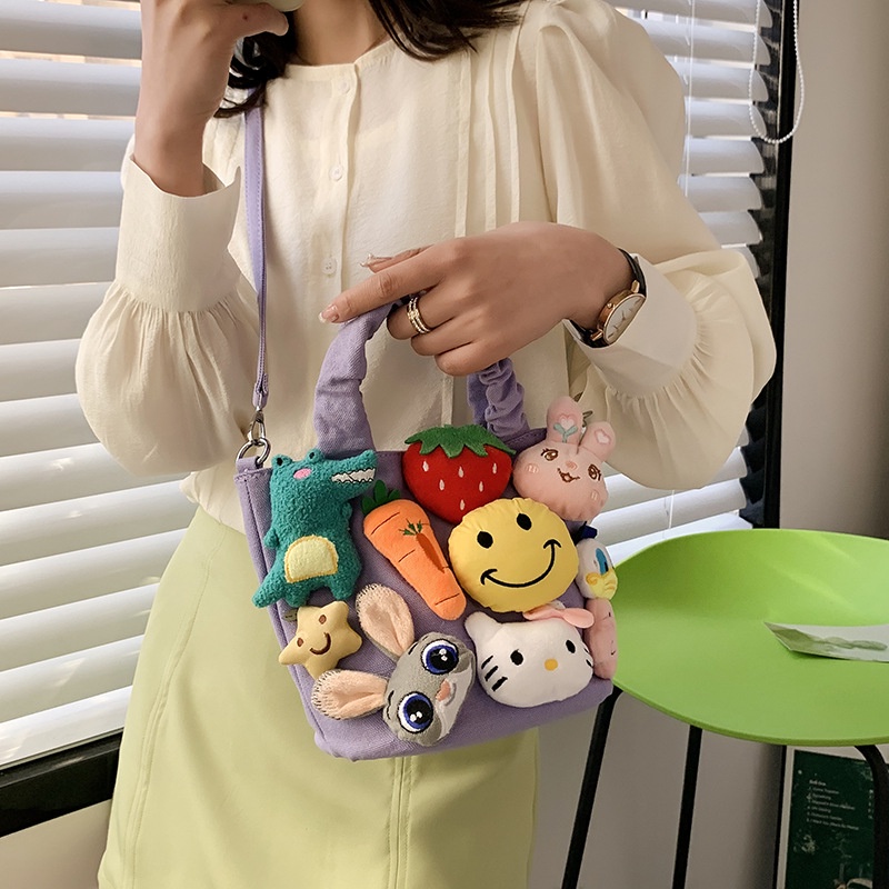 Túi xách vải đeo chéo phối mô hình thú nhồi bông phong cách hoạt hình dễ thương