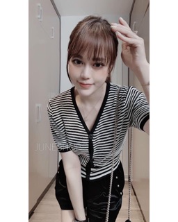 Áo kẻ ngang cổ tim dành cho nữ