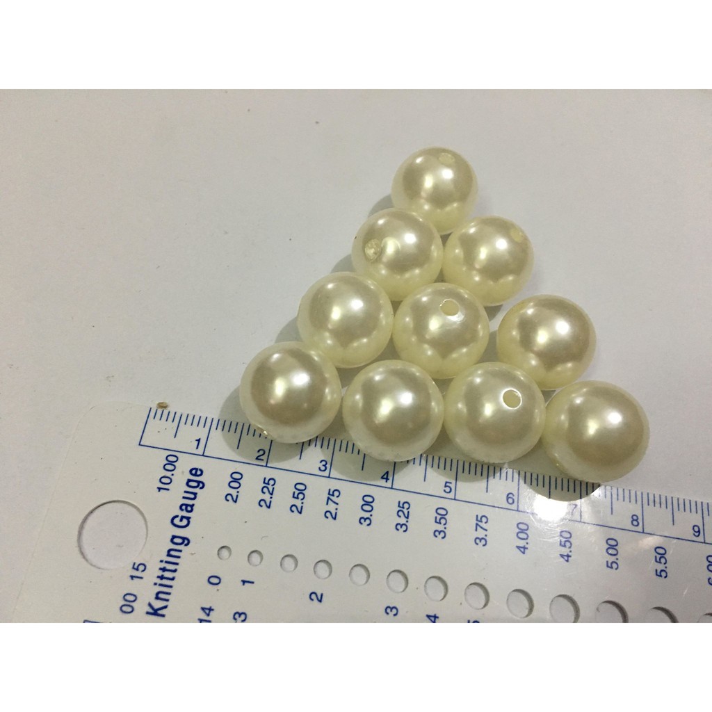 Hạt Nhựa Tròn Trắng Ngà Có Lỗ - size 16mm (đẹp)