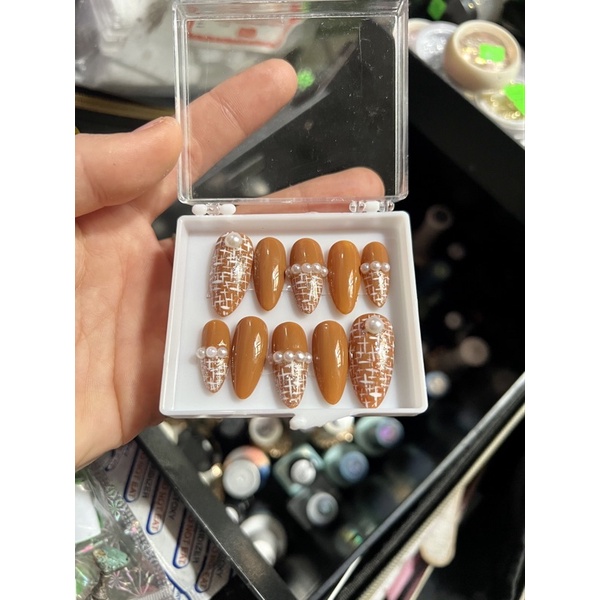 Nail box thiết kế kẻ dạ đính ngọc kèm keo và dũa