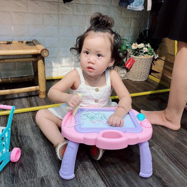 BẢNG VẼ TỪ TÍNH, BẢNG VIẾT CÓ CHÂN NGỒI CHO BÉ TRAI VÀ GÁI