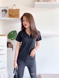 [RẺ VÔ ĐỊCH] Combo 2 áo thun cổ tim Pull&Bear